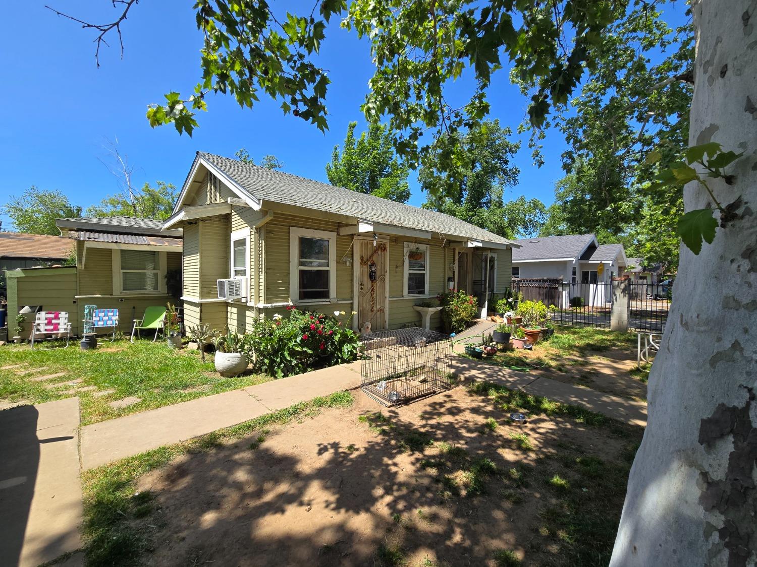 Detail Gallery Image 2 of 11 For 3824 47th St, Sacramento,  CA 95820 - – Beds | – Baths