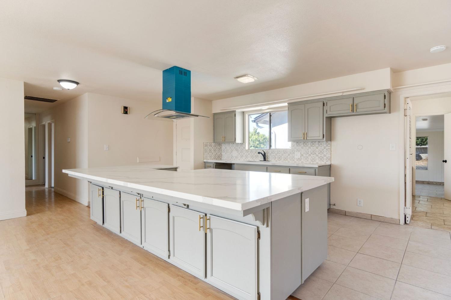 Detail Gallery Image 12 of 39 For 2738 S Fairway Ct, Visalia,  CA 93277 - 4 Beds | 2/1 Baths