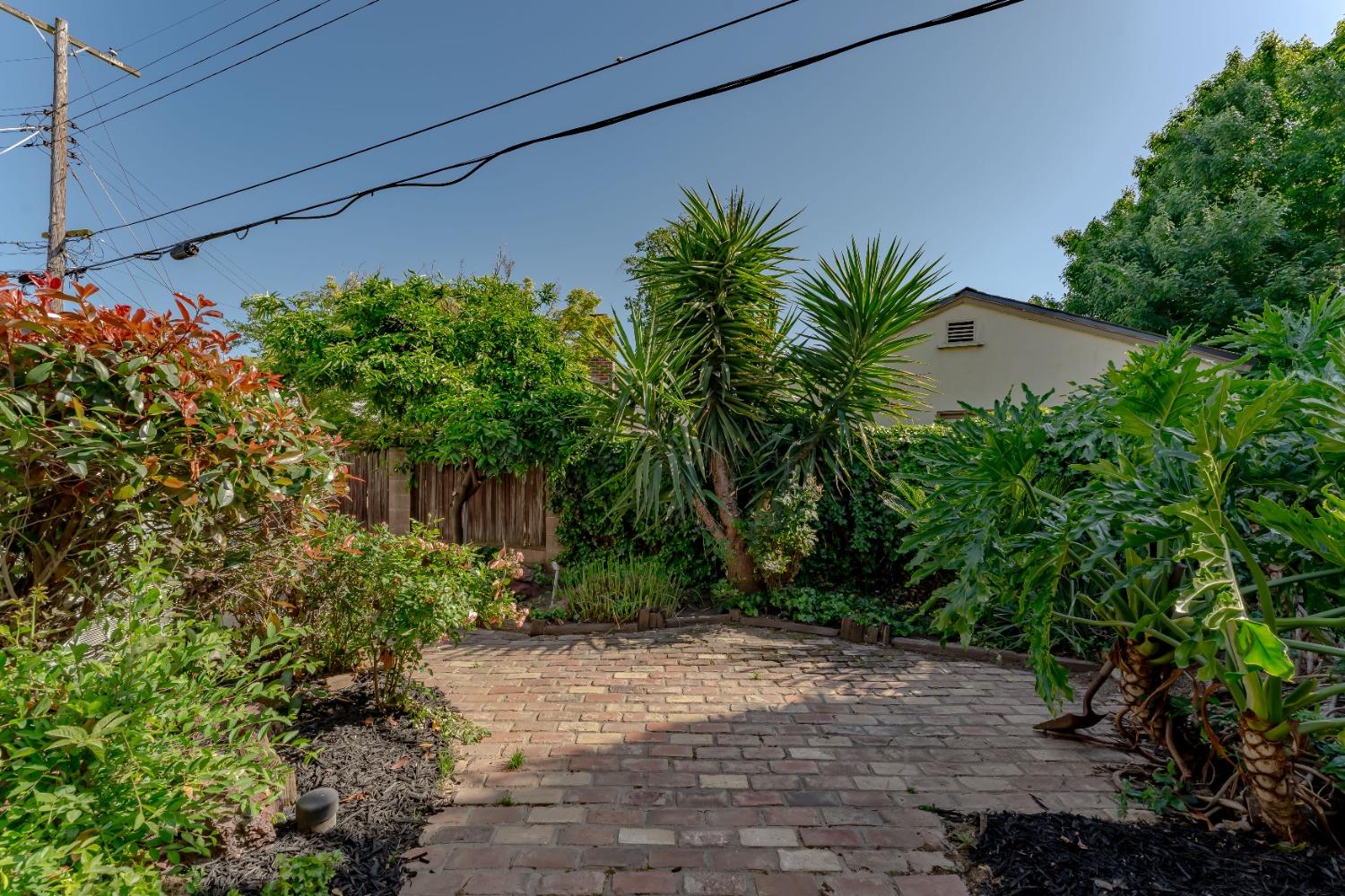 Detail Gallery Image 28 of 33 For 5936 11th Ave, Sacramento,  CA 95820 - 3 Beds | 1 Baths