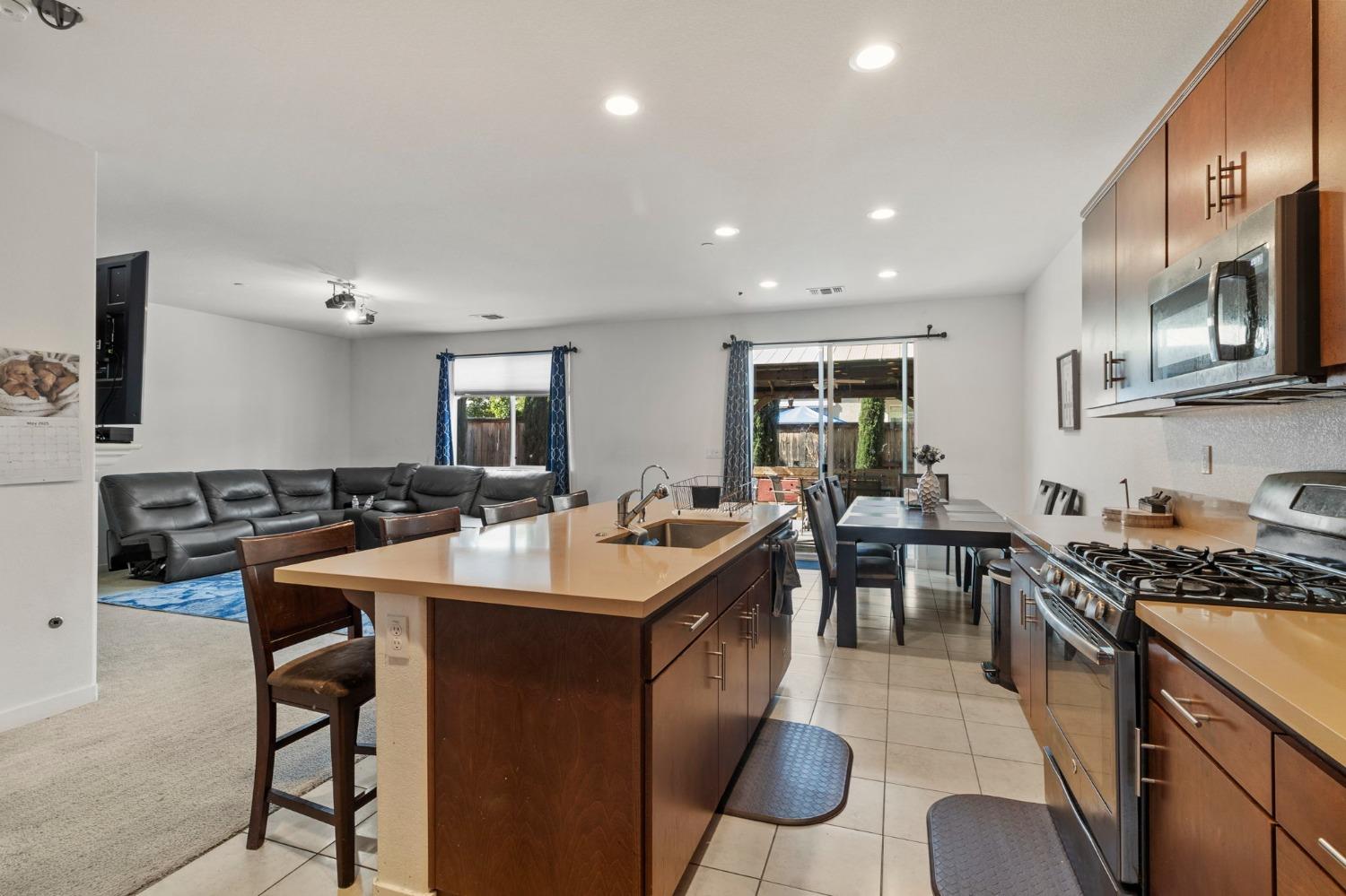 Detail Gallery Image 8 of 29 For 20744 Fairway Dr, Patterson,  CA 95363 - 5 Beds | 3/1 Baths
