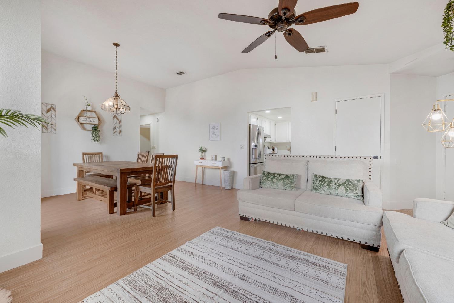 Detail Gallery Image 11 of 36 For 7101 Sutherland Way, Elk Grove,  CA 95758 - 3 Beds | 2 Baths