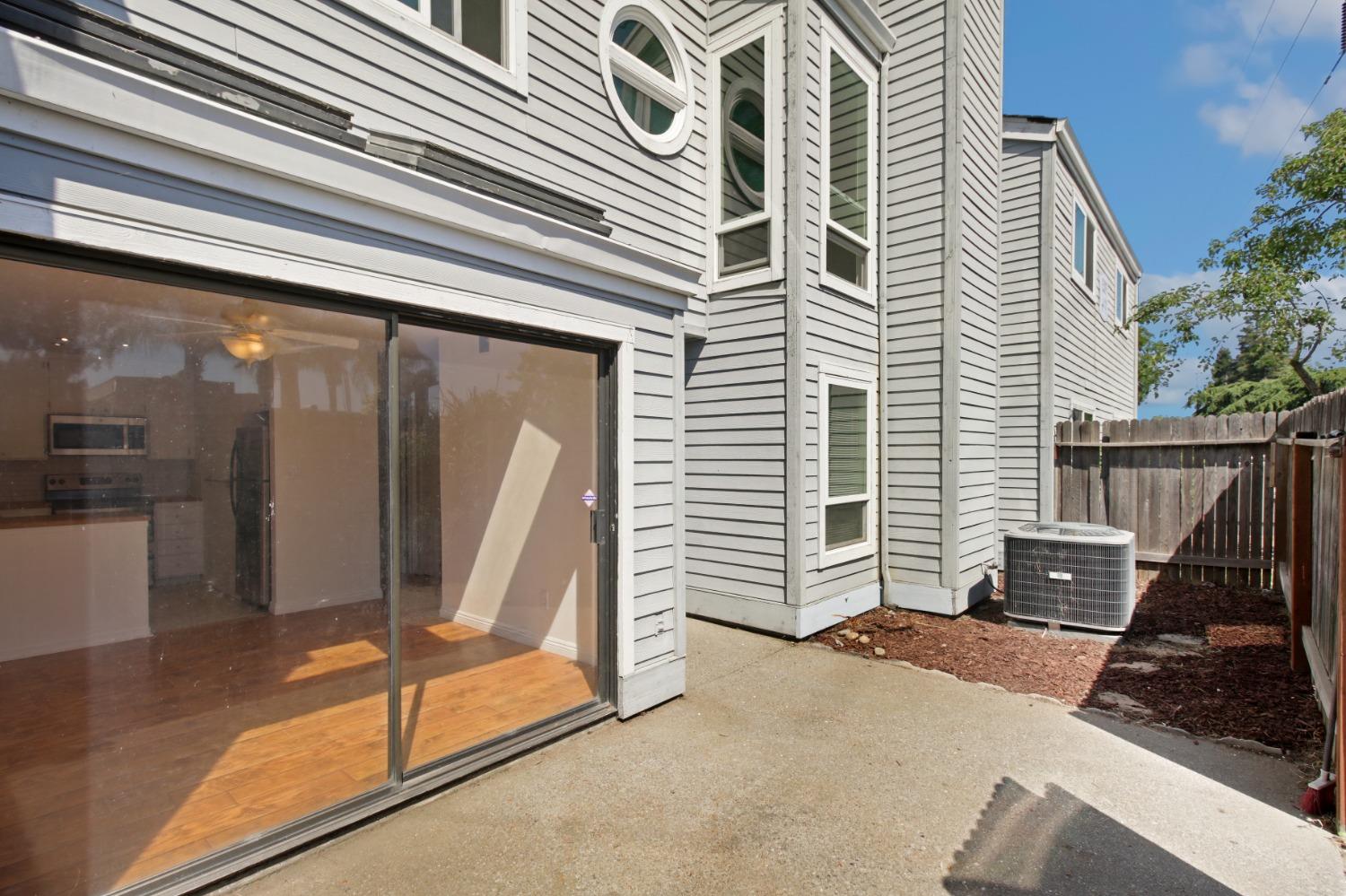 Photo #4: 225057692 Listing: Photo #4