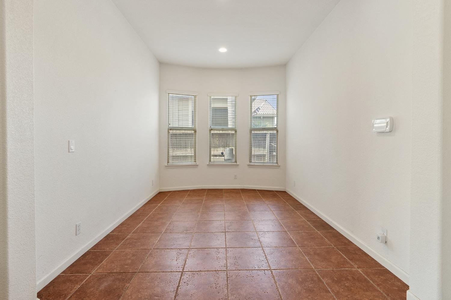 Detail Gallery Image 8 of 38 For 554 Bonanza Dr, Newman,  CA 95360 - 3 Beds | 2 Baths