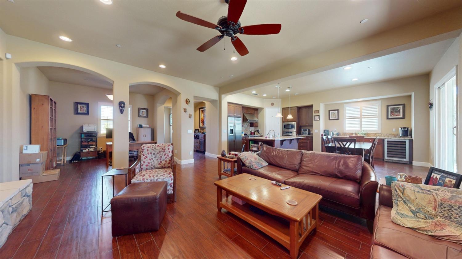 Detail Gallery Image 7 of 35 For 804 Freedom Point Way, Manteca,  CA 95336 - 3 Beds | 2/1 Baths