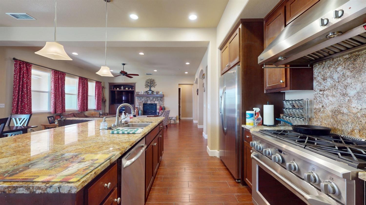 Detail Gallery Image 15 of 35 For 804 Freedom Point Way, Manteca,  CA 95336 - 3 Beds | 2/1 Baths