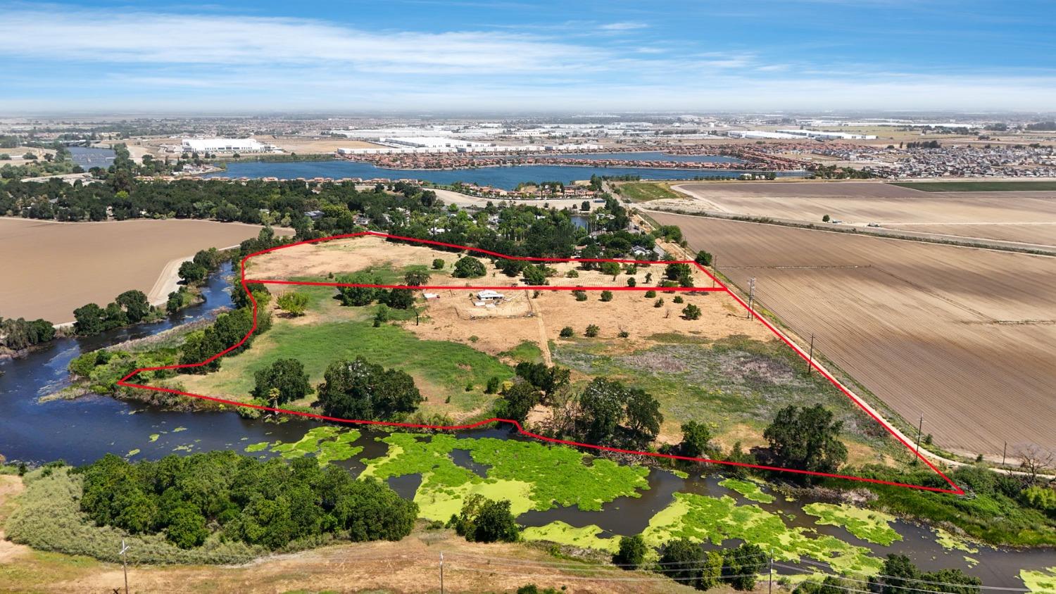 Detail Gallery Image 1 of 27 For 1390 Williamson Rd, Manteca,  CA 95337 - 3 Beds | 1 Baths