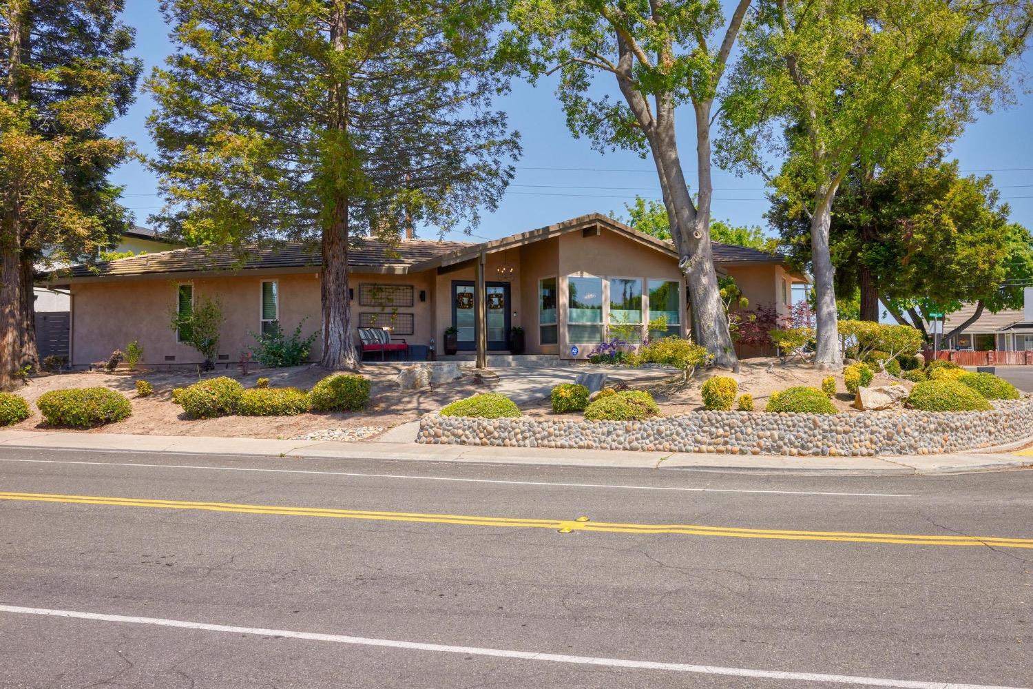 Detail Gallery Image 16 of 65 For 23271 S Pebble Beach Ln, Ripon,  CA 95366 - 3 Beds | 3 Baths
