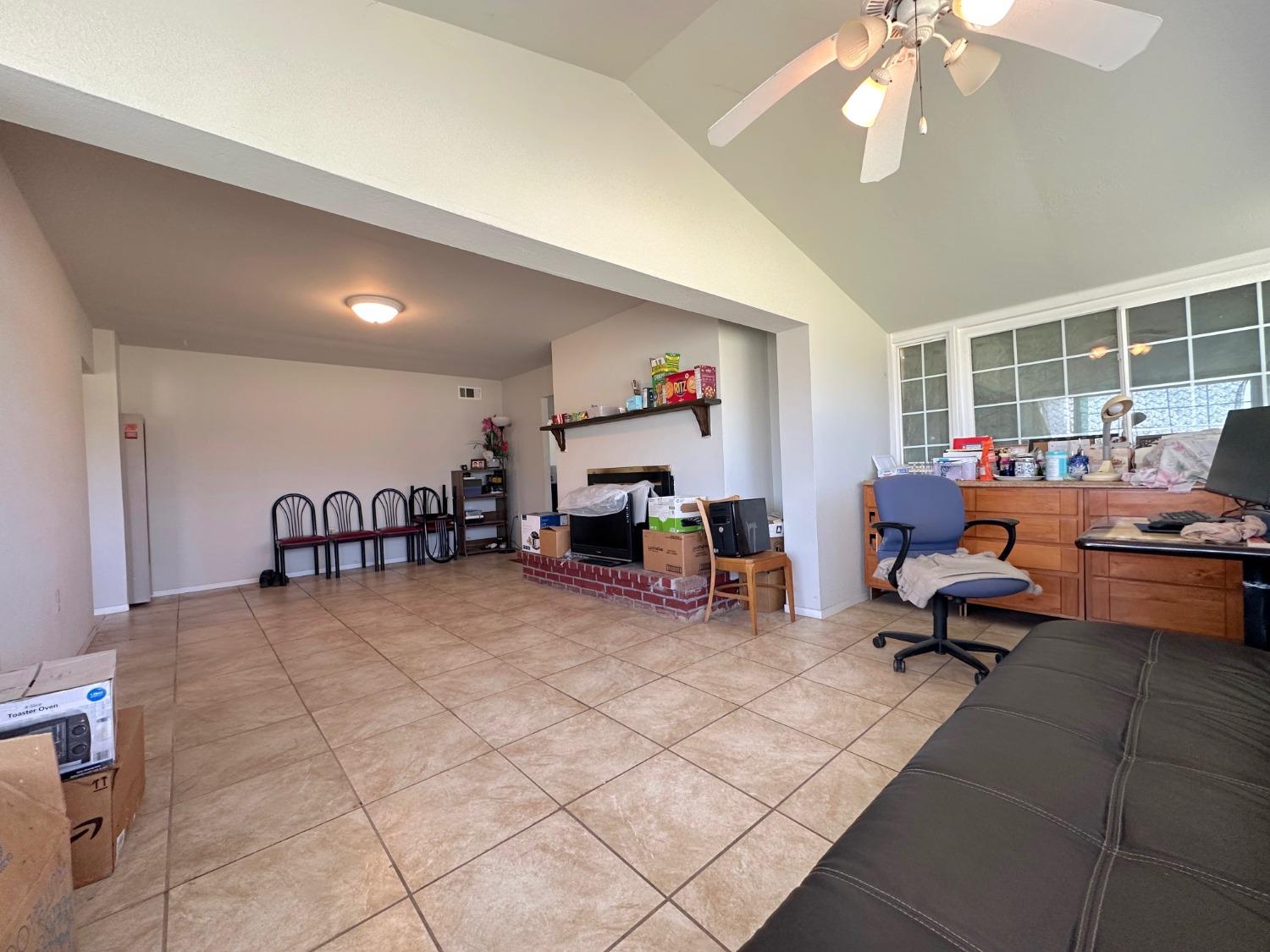 Detail Gallery Image 16 of 27 For 1390 Williamson Rd, Manteca,  CA 95337 - 3 Beds | 1 Baths