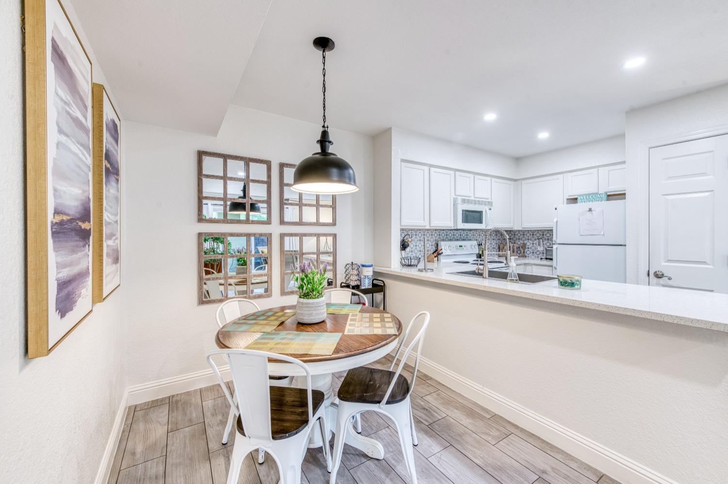 Detail Gallery Image 9 of 25 For 2881 Huntington Blvd #116,  Fresno,  CA 93721 - 1 Beds | 1 Baths