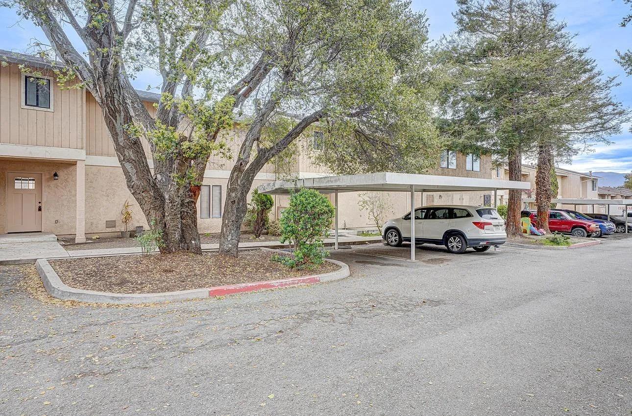 Detail Gallery Image 8 of 20 For 33 Deer St #7,  Salinas,  CA 93906 - 3 Beds | 2/1 Baths