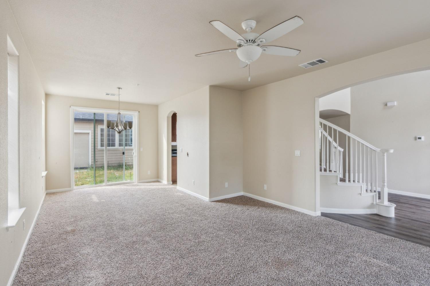 Detail Gallery Image 5 of 29 For 604 Cecily St, King City,  CA 93930 - 5 Beds | 3 Baths