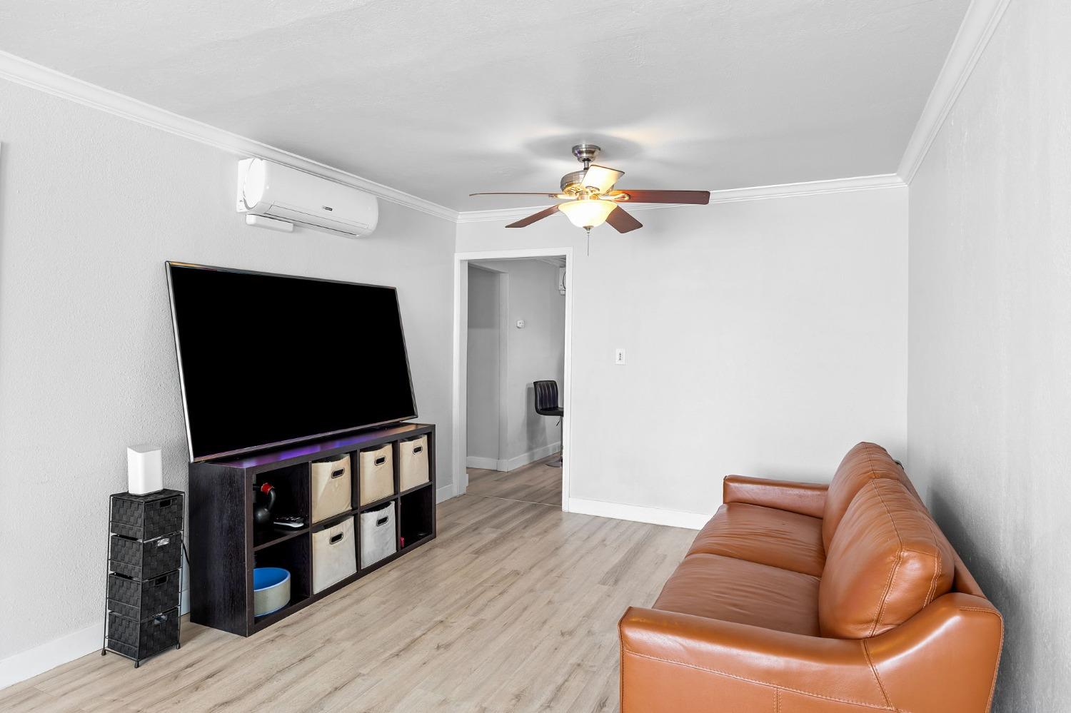 Detail Gallery Image 5 of 31 For 2604 Fairfield St, Sacramento,  CA 95815 - 2 Beds | 1 Baths