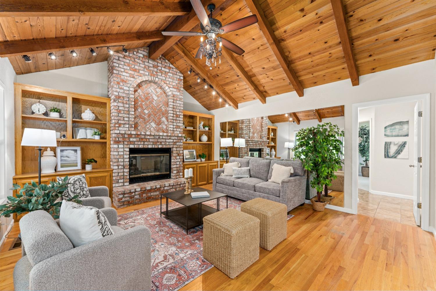 Detail Gallery Image 13 of 38 For 8462 Hialeah Way, Fair Oaks,  CA 95628 - 4 Beds | 3 Baths