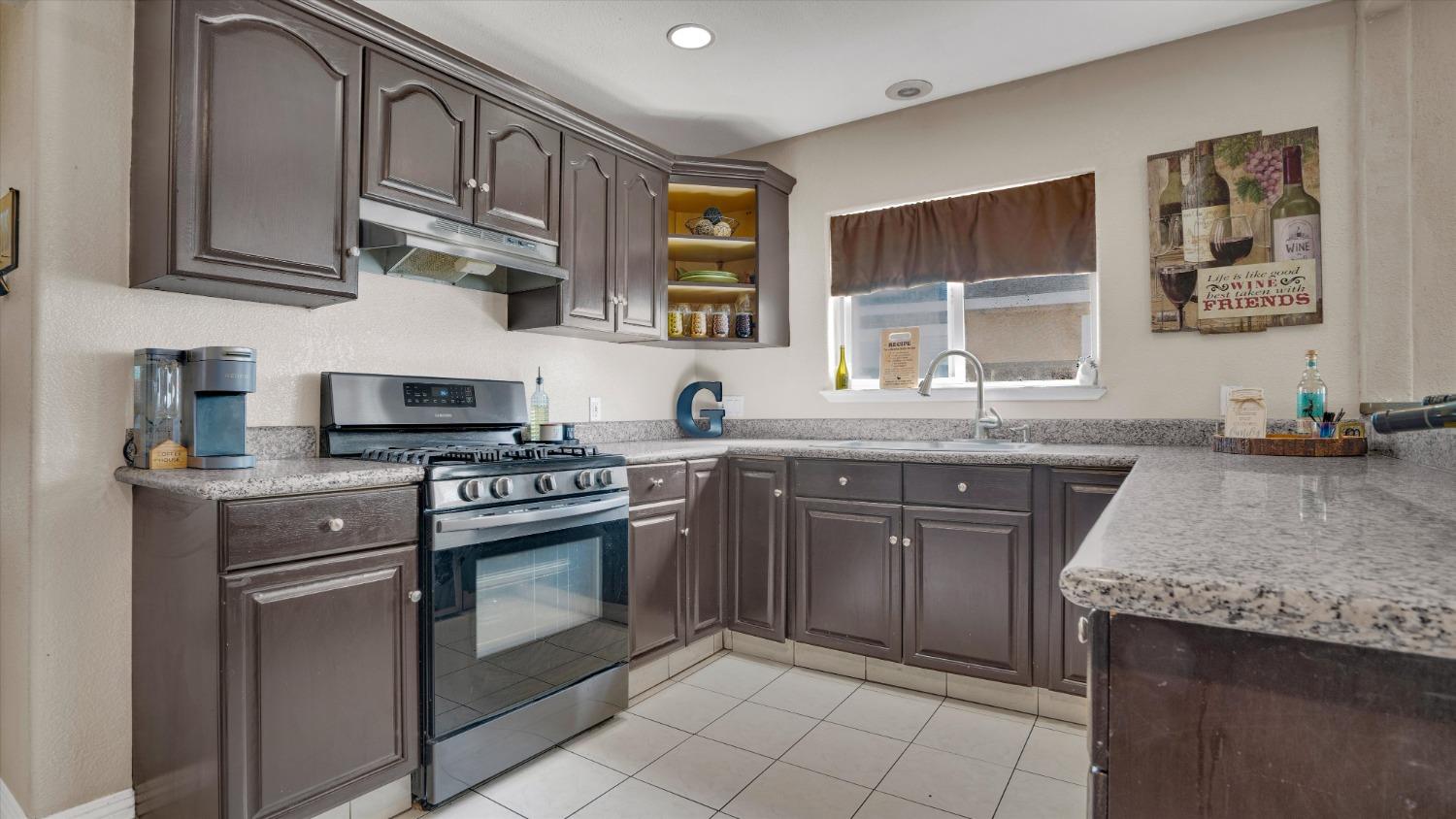 Detail Gallery Image 7 of 19 For 1175 Whitton Ave, San Jose,  CA 95116 - 3 Beds | 3 Baths