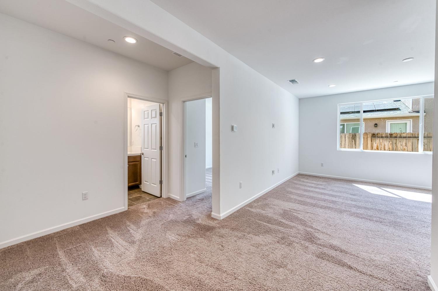 Detail Gallery Image 8 of 47 For 2785 N Schneider Ave, Fresno,  CA 93737 - 4 Beds | 3 Baths