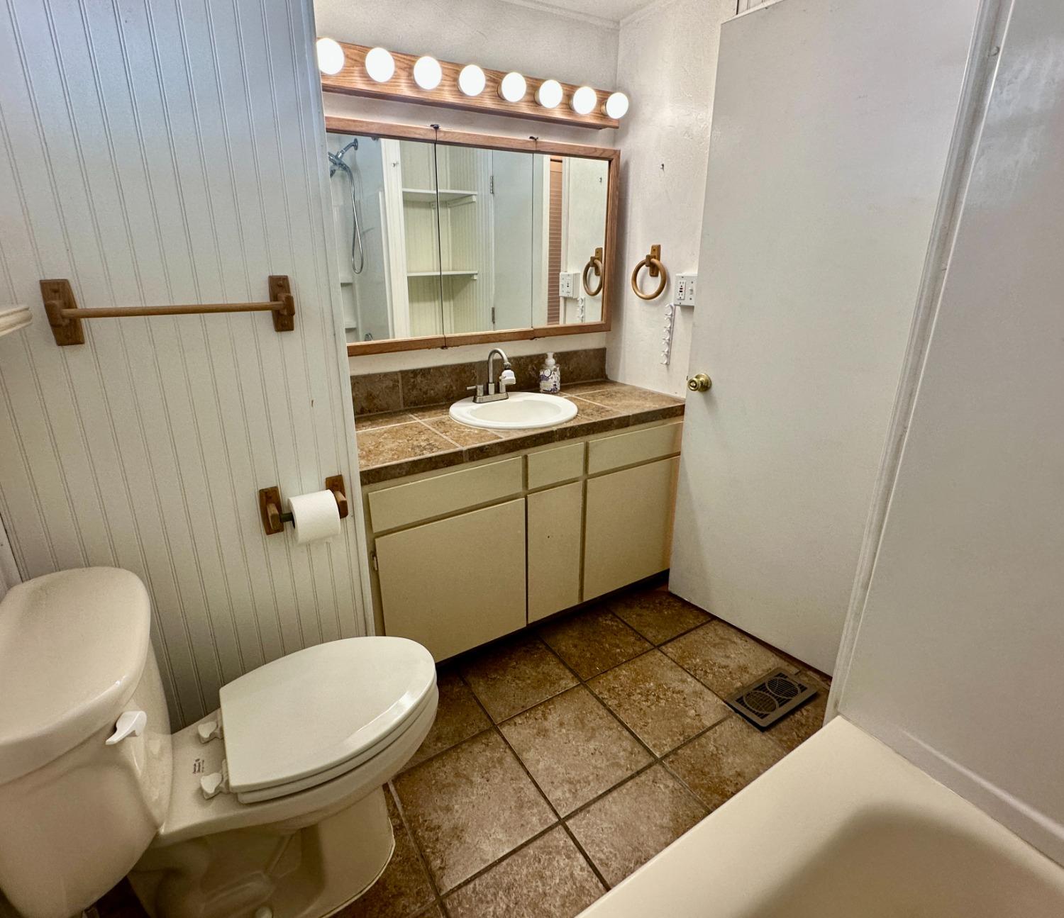 Detail Gallery Image 26 of 30 For 11662 Ham Ln, Lodi,  CA 95242 - 1 Beds | 1 Baths