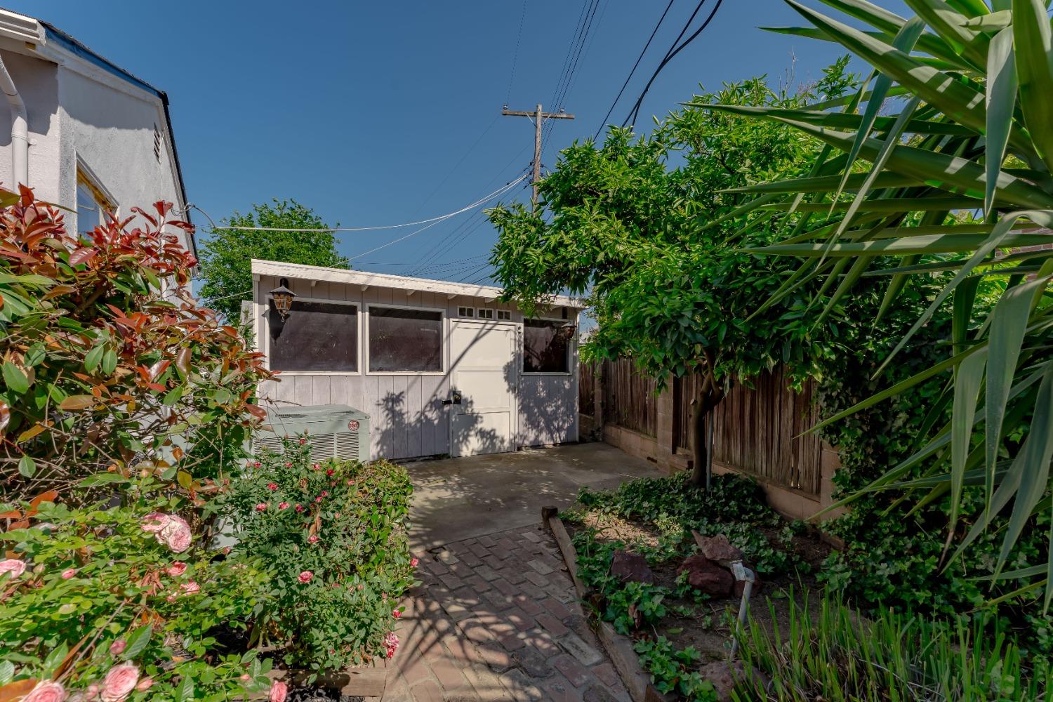 Detail Gallery Image 29 of 33 For 5936 11th Ave, Sacramento,  CA 95820 - 3 Beds | 1 Baths
