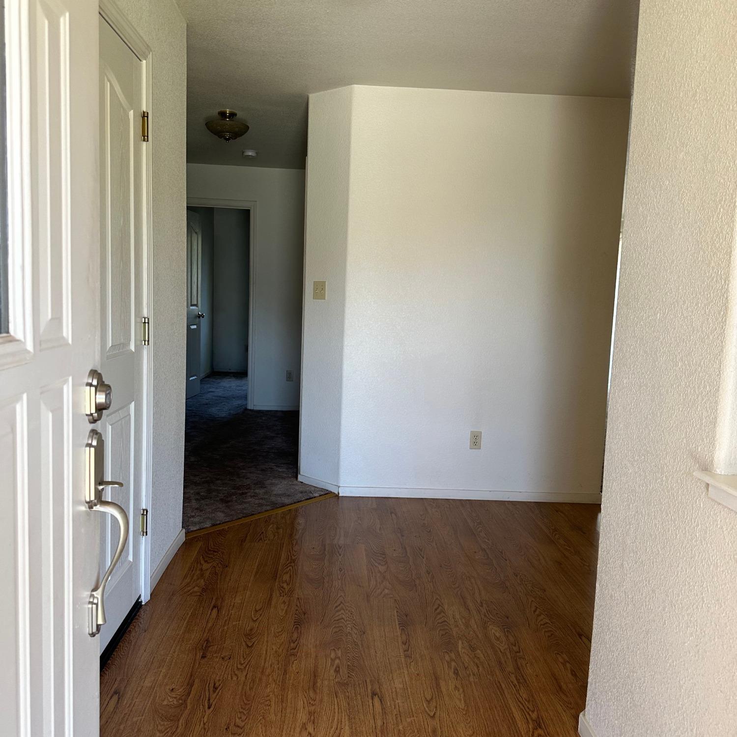 Detail Gallery Image 6 of 23 For 2316 Thaddeous Ct, Escalon,  CA 95320 - 3 Beds | 2/1 Baths