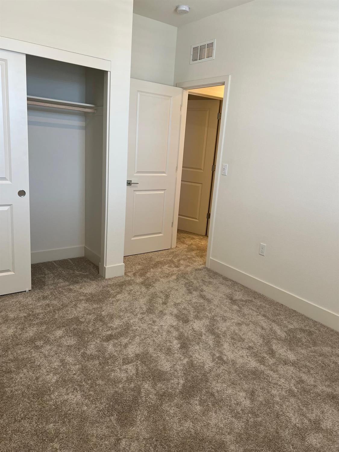 Detail Gallery Image 21 of 44 For 5628 Kusnick Ave, Tracy,  CA 95375 - 5 Beds | 3/1 Baths