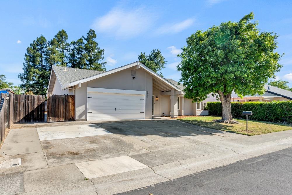 Detail Gallery Image 3 of 33 For 9049 Meadowsweet Way, Elk Grove,  CA 95624 - 4 Beds | 2 Baths