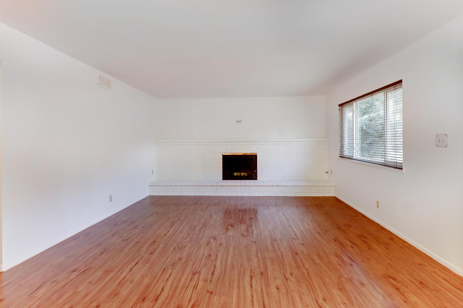 Detail Gallery Image 6 of 22 For 1914 El Paso Ave #1,  Davis,  CA 95618 - 2 Beds | 1 Baths