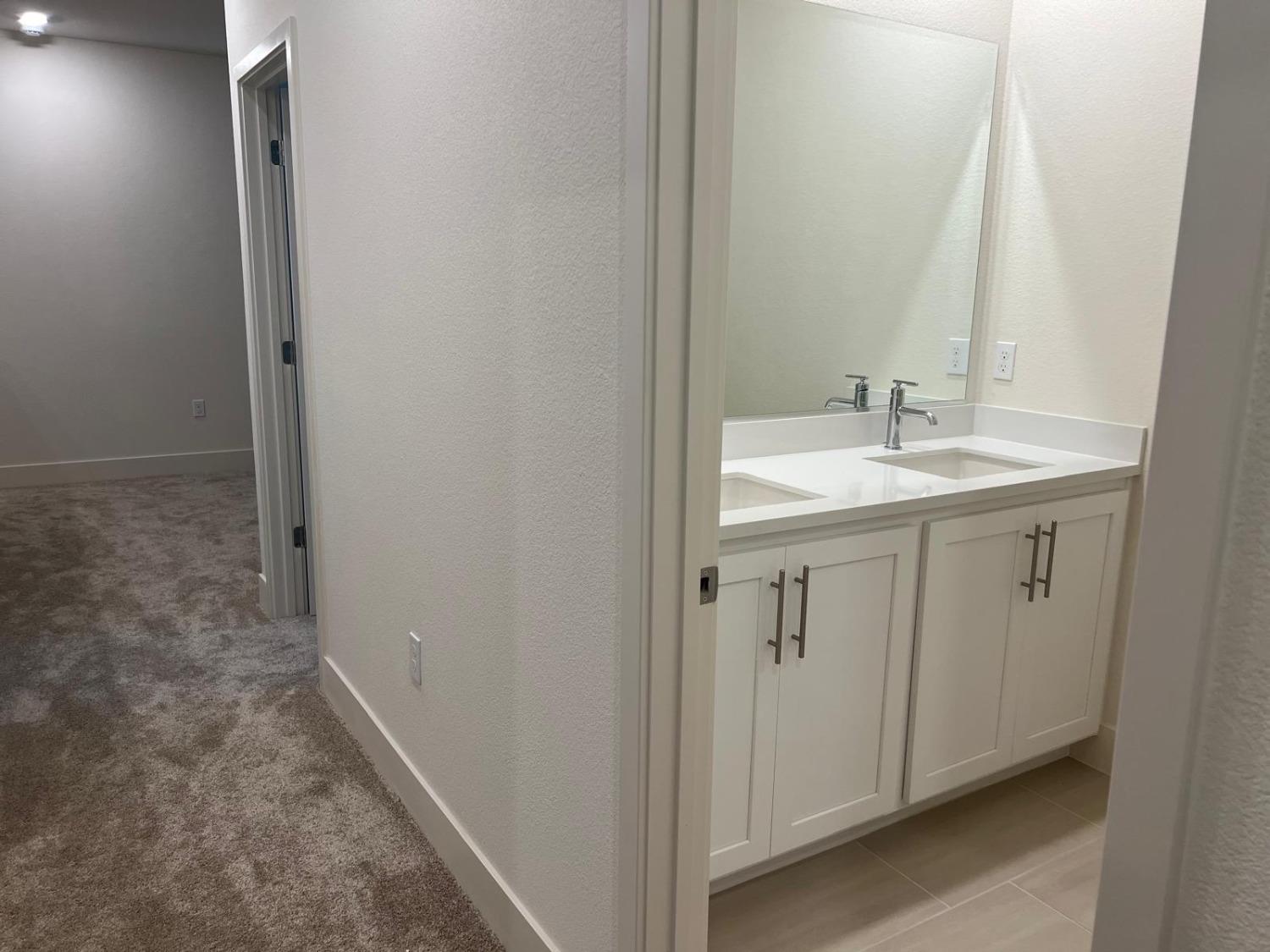 Detail Gallery Image 18 of 44 For 5628 Kusnick Ave, Tracy,  CA 95375 - 5 Beds | 3/1 Baths