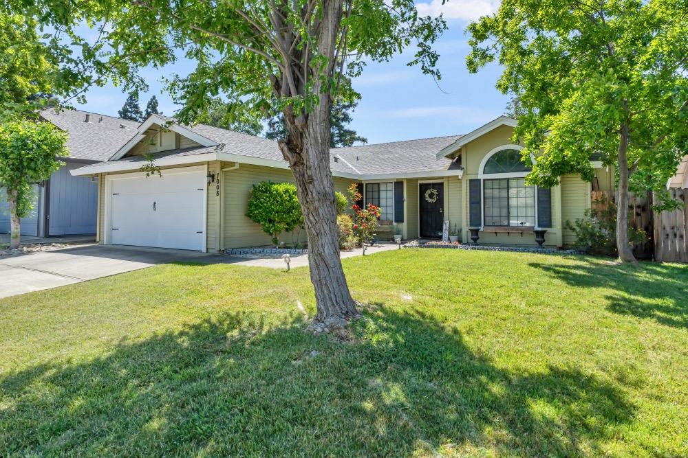 Detail Gallery Image 3 of 46 For 7008 Fall Way, Elk Grove,  CA 95758 - 3 Beds | 2 Baths