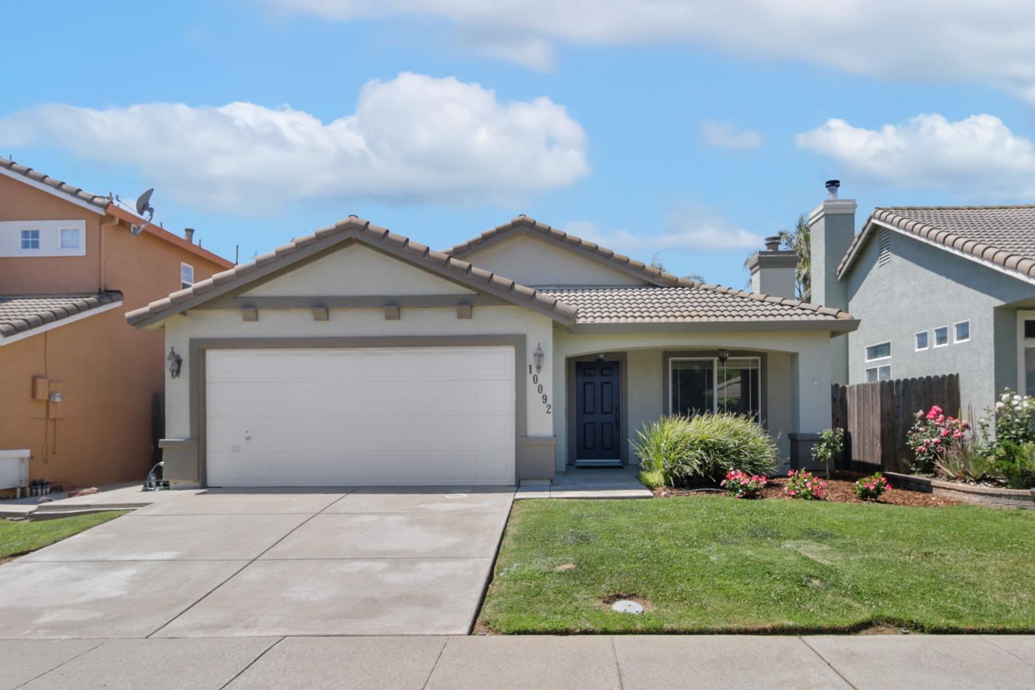 Detail Gallery Image 2 of 57 For 10092 Teddington Way, Elk Grove,  CA 95624 - 3 Beds | 2 Baths