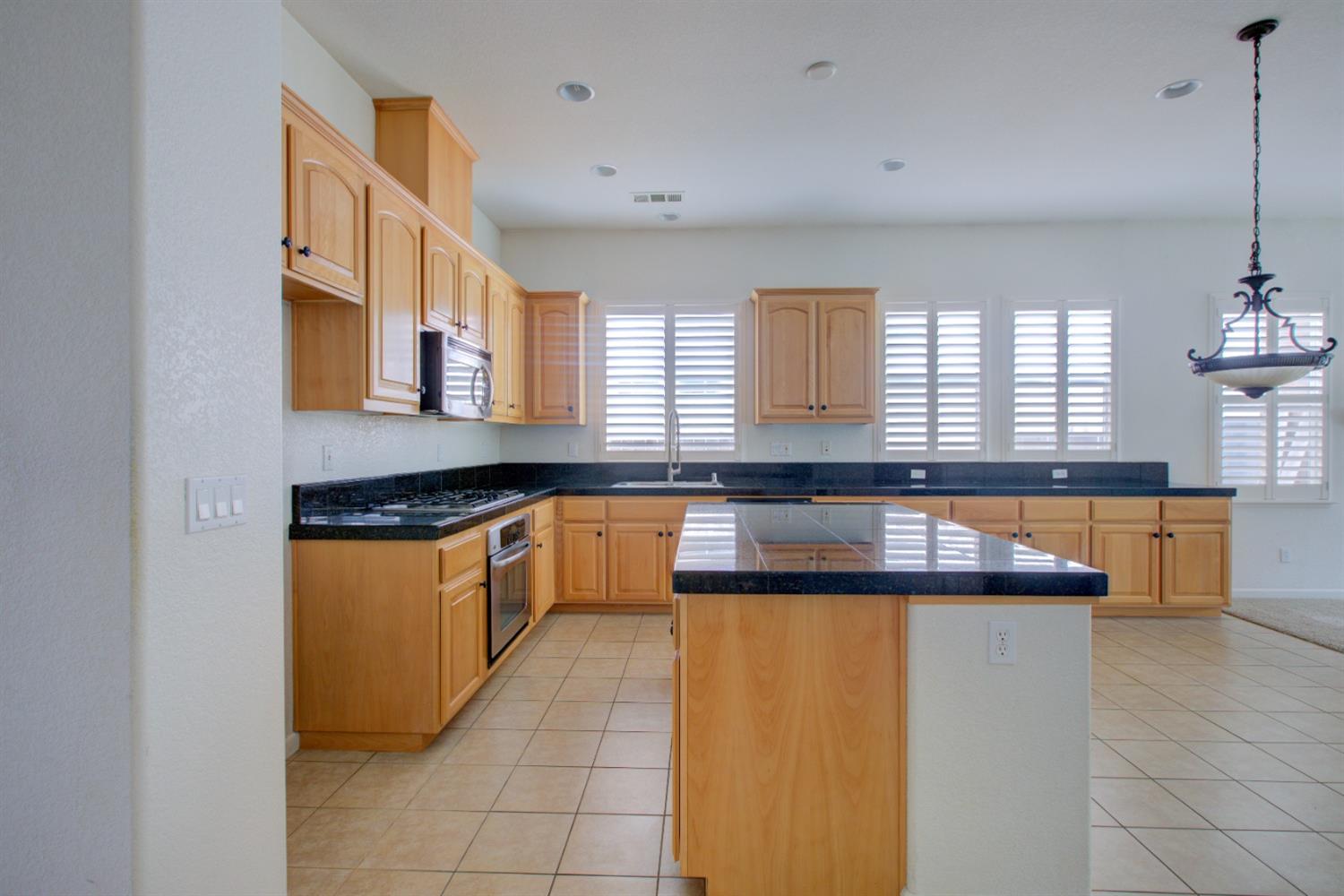 Detail Gallery Image 21 of 37 For 3804 Apple Blossom Ln, Turlock,  CA 95382 - 3 Beds | 2 Baths