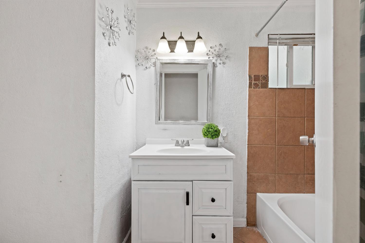 Detail Gallery Image 11 of 24 For 2009 Carver Rd, Modesto,  CA 95350 - 3 Beds | 2 Baths
