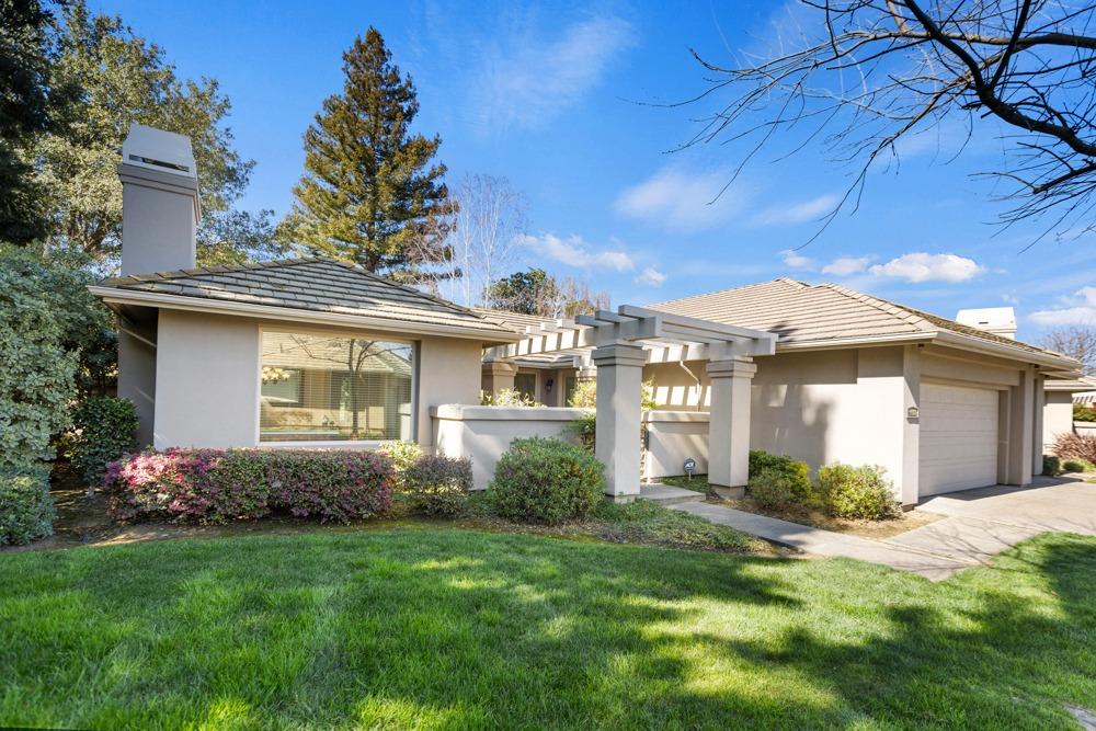 Detail Gallery Image 5 of 56 For 9608 Golf Course Ln, Elk Grove,  CA 95758 - 2 Beds | 2 Baths