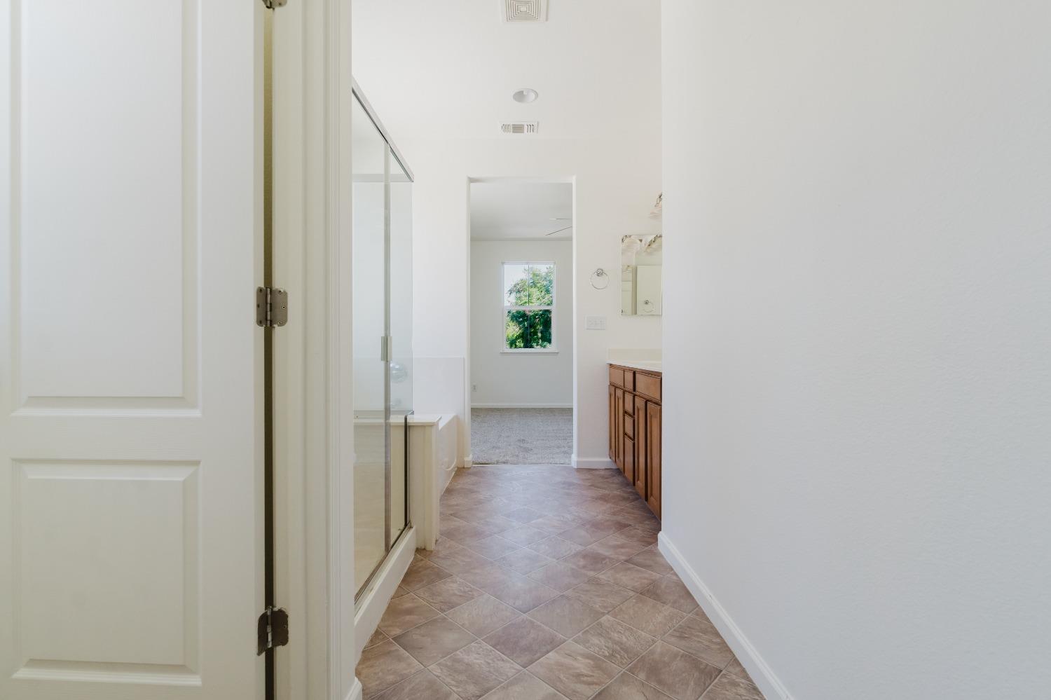 Detail Gallery Image 13 of 25 For 10931 Dutch Tulip Dr, Stockton,  CA 95209 - 4 Beds | 2/1 Baths