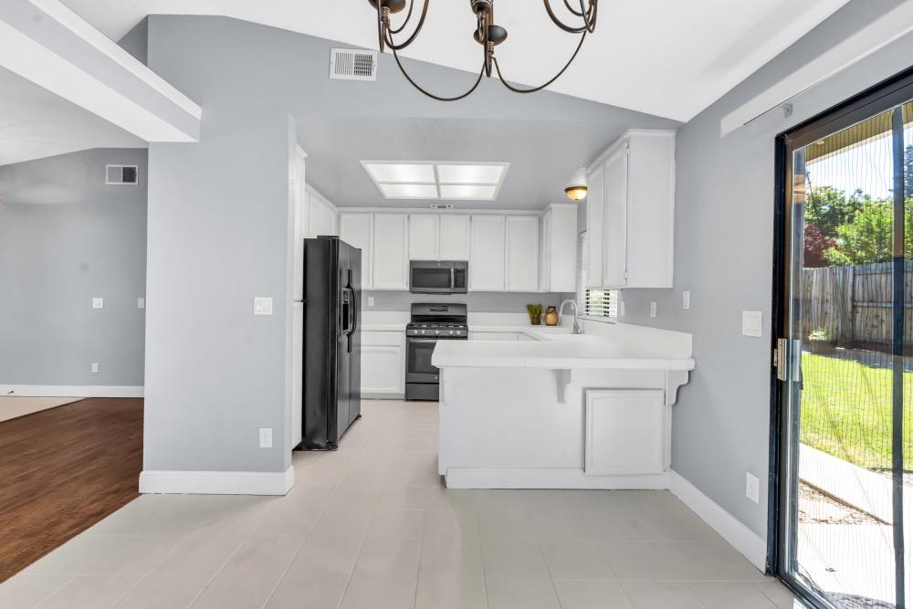 Detail Gallery Image 12 of 46 For 7008 Fall Way, Elk Grove,  CA 95758 - 3 Beds | 2 Baths