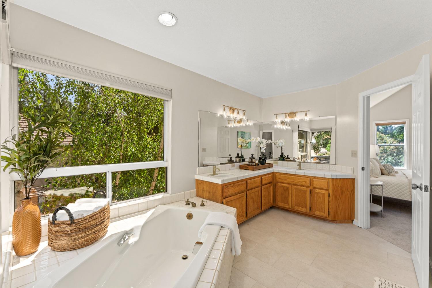 Detail Gallery Image 22 of 38 For 8462 Hialeah Way, Fair Oaks,  CA 95628 - 4 Beds | 3 Baths