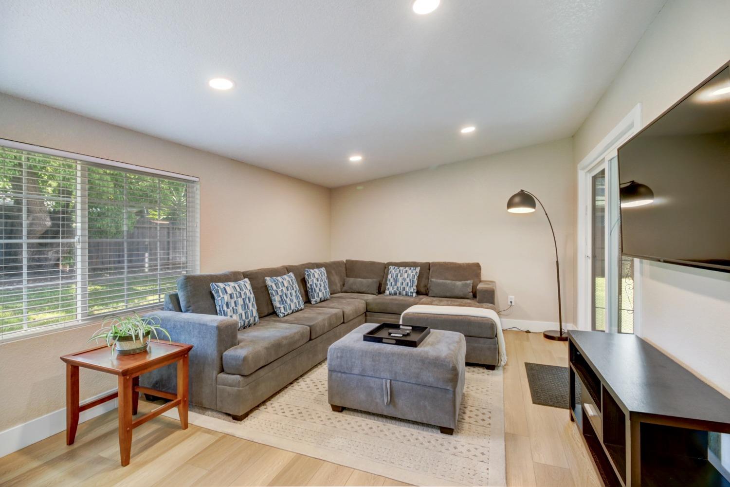 Detail Gallery Image 6 of 50 For 2920 Maison Way, Sacramento,  CA 95864 - 3 Beds | 1 Baths