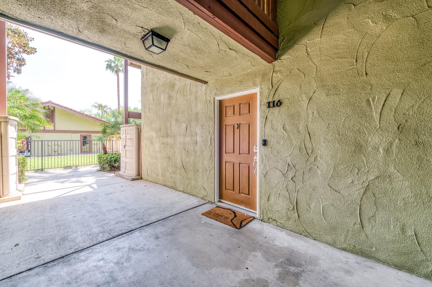 Detail Gallery Image 2 of 25 For 2881 Huntington Blvd #116,  Fresno,  CA 93721 - 1 Beds | 1 Baths