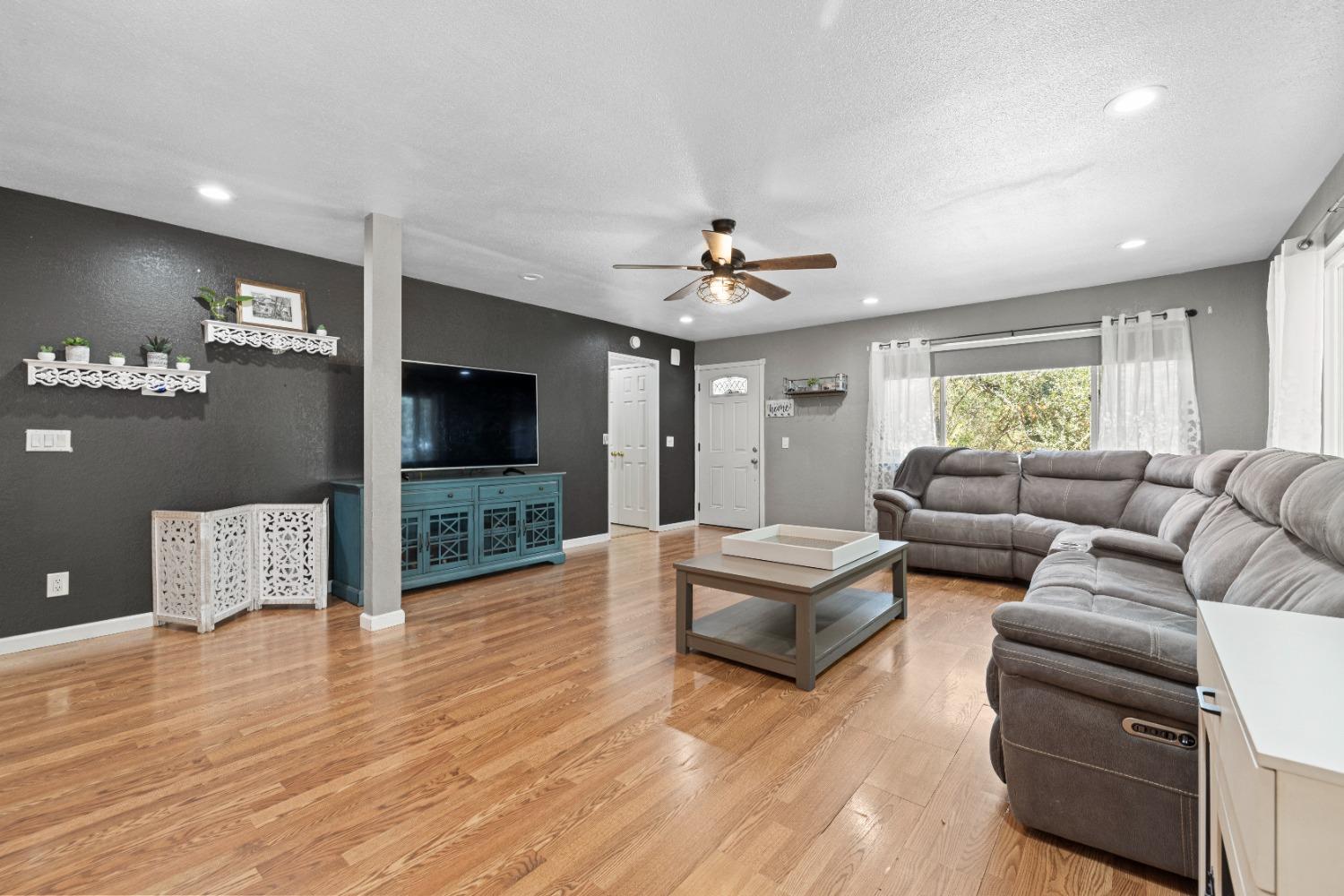 Detail Gallery Image 7 of 45 For 3375 Braniff Ct. Ct, Cameron Park,  CA 95682 - 4 Beds | 2/1 Baths