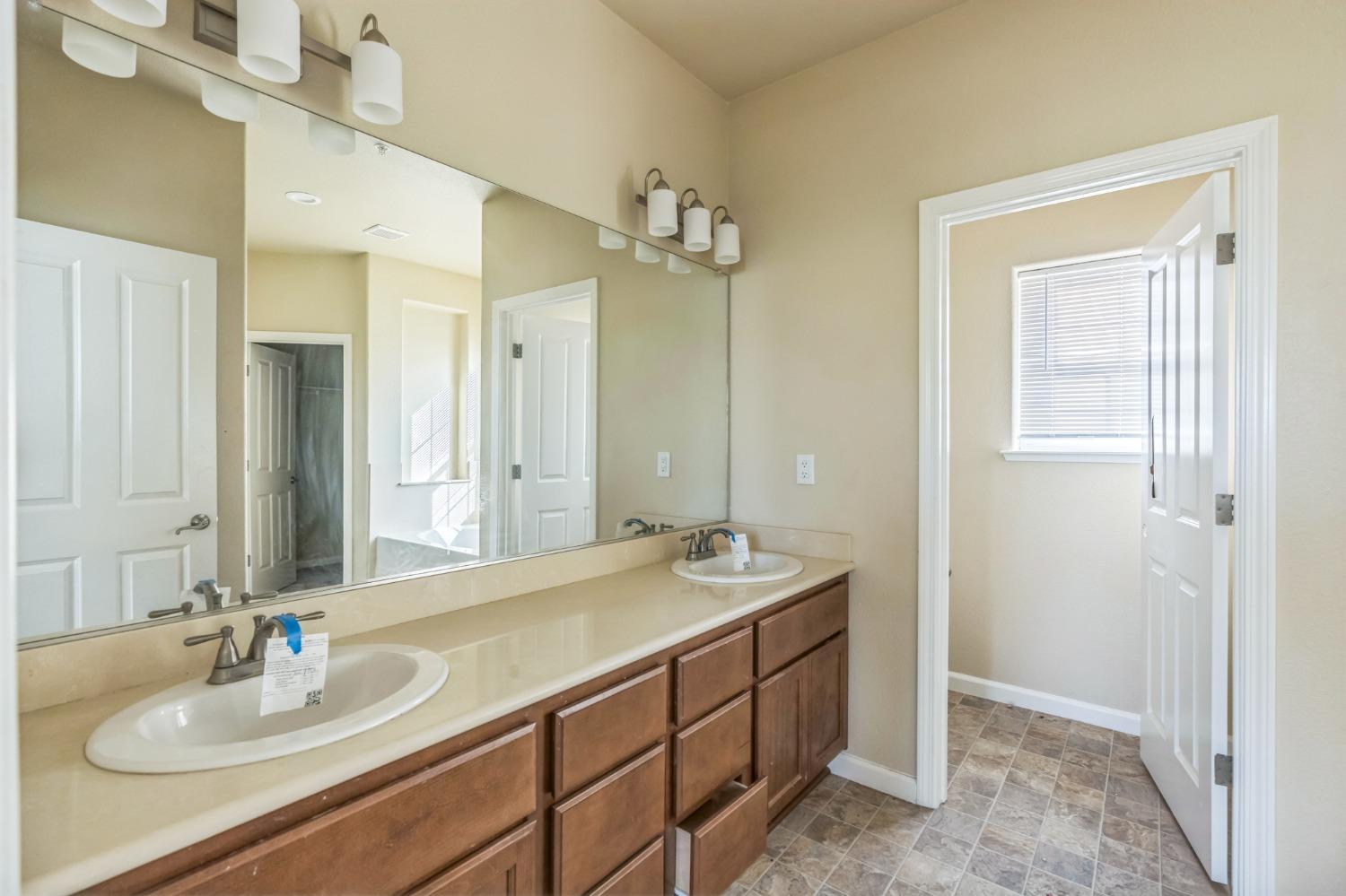 Detail Gallery Image 21 of 29 For 604 Cecily St, King City,  CA 93930 - 5 Beds | 3 Baths
