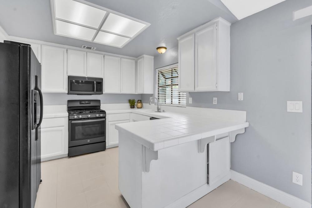 Detail Gallery Image 8 of 46 For 7008 Fall Way, Elk Grove,  CA 95758 - 3 Beds | 2 Baths