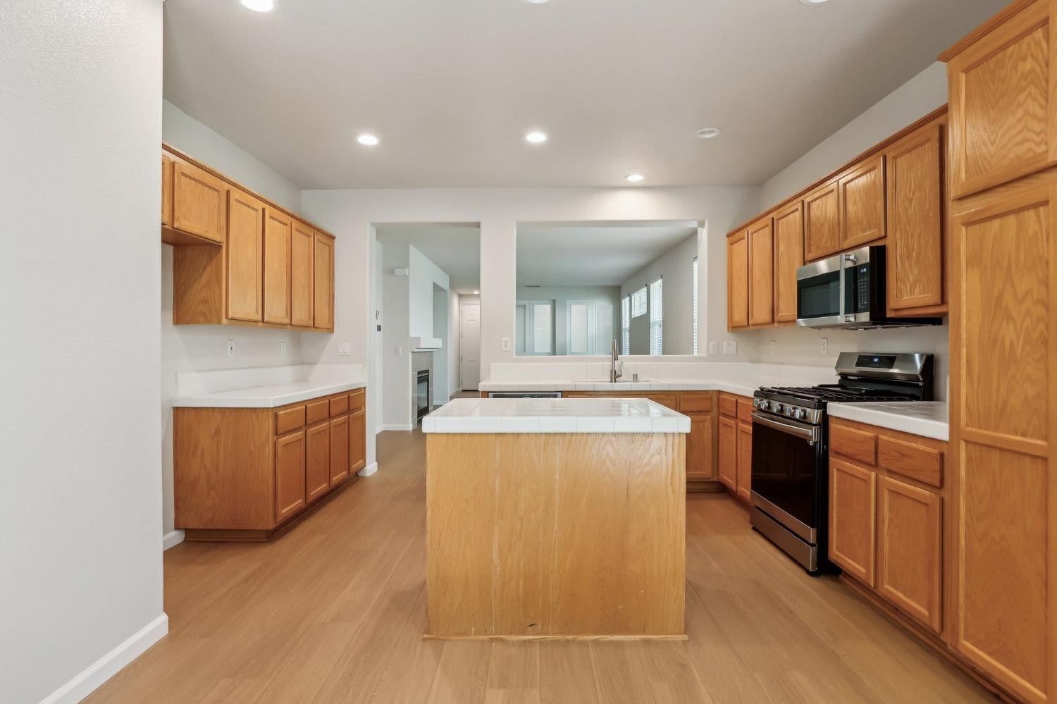 Detail Gallery Image 10 of 43 For 1707 Danbrook Dr, Sacramento,  CA 95835 - 3 Beds | 2 Baths