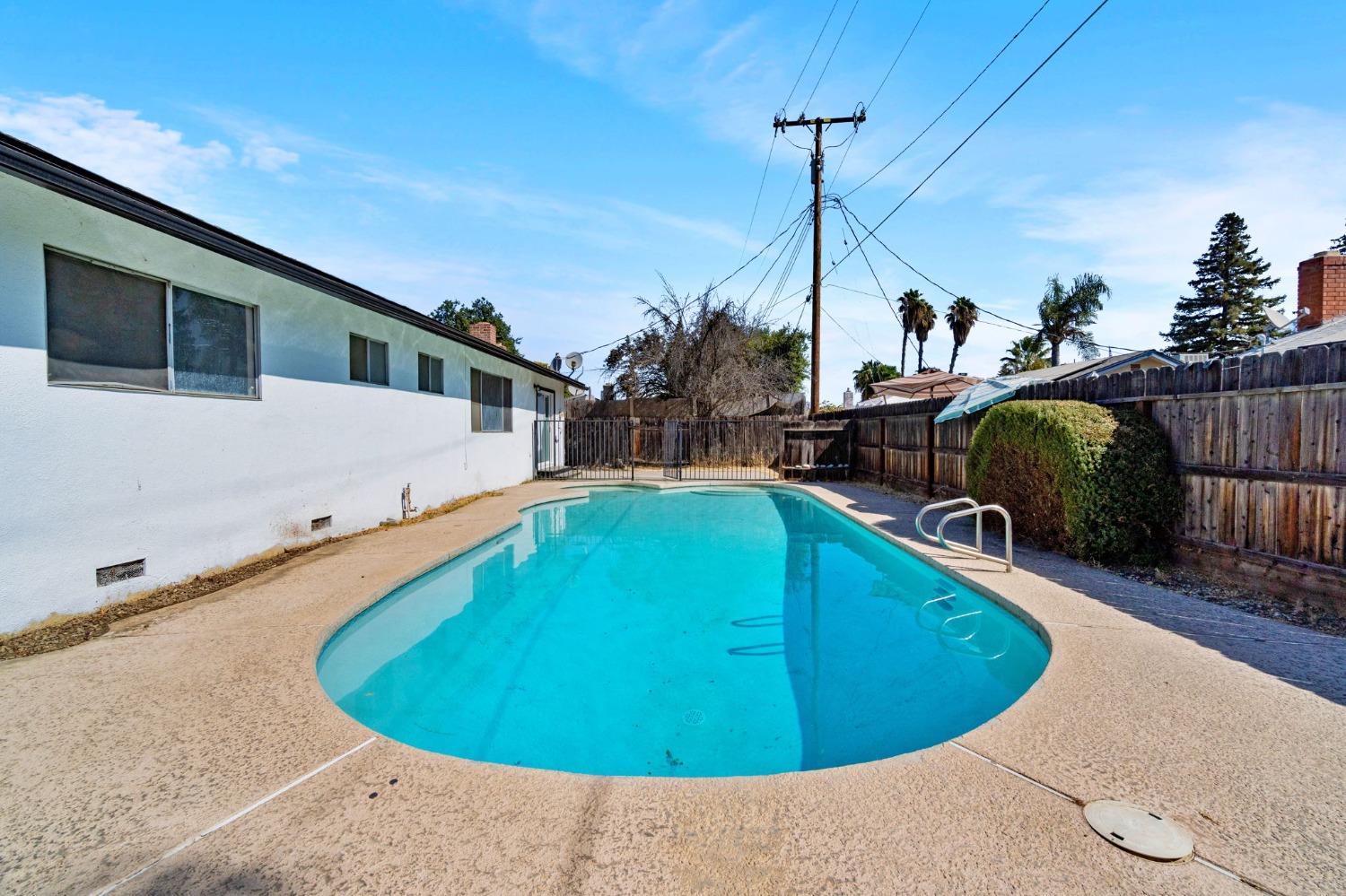 Detail Gallery Image 32 of 39 For 2738 S Fairway Ct, Visalia,  CA 93277 - 4 Beds | 2/1 Baths