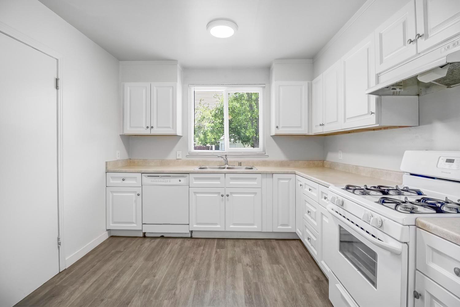 Detail Gallery Image 14 of 44 For 5720 Ortega St, Sacramento,  CA 95824 - 3 Beds | 2 Baths