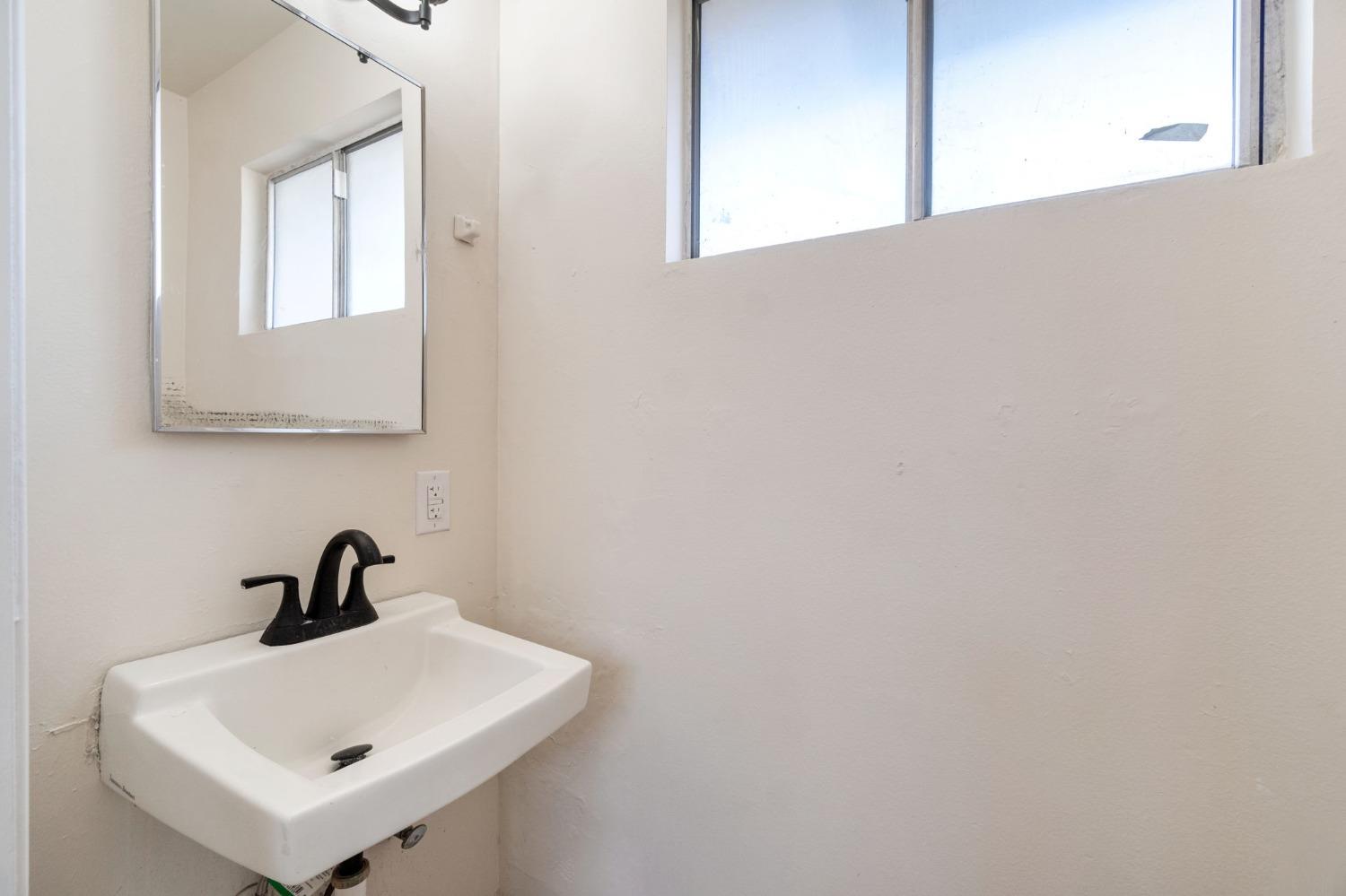 Detail Gallery Image 18 of 39 For 2738 S Fairway Ct, Visalia,  CA 93277 - 4 Beds | 2/1 Baths