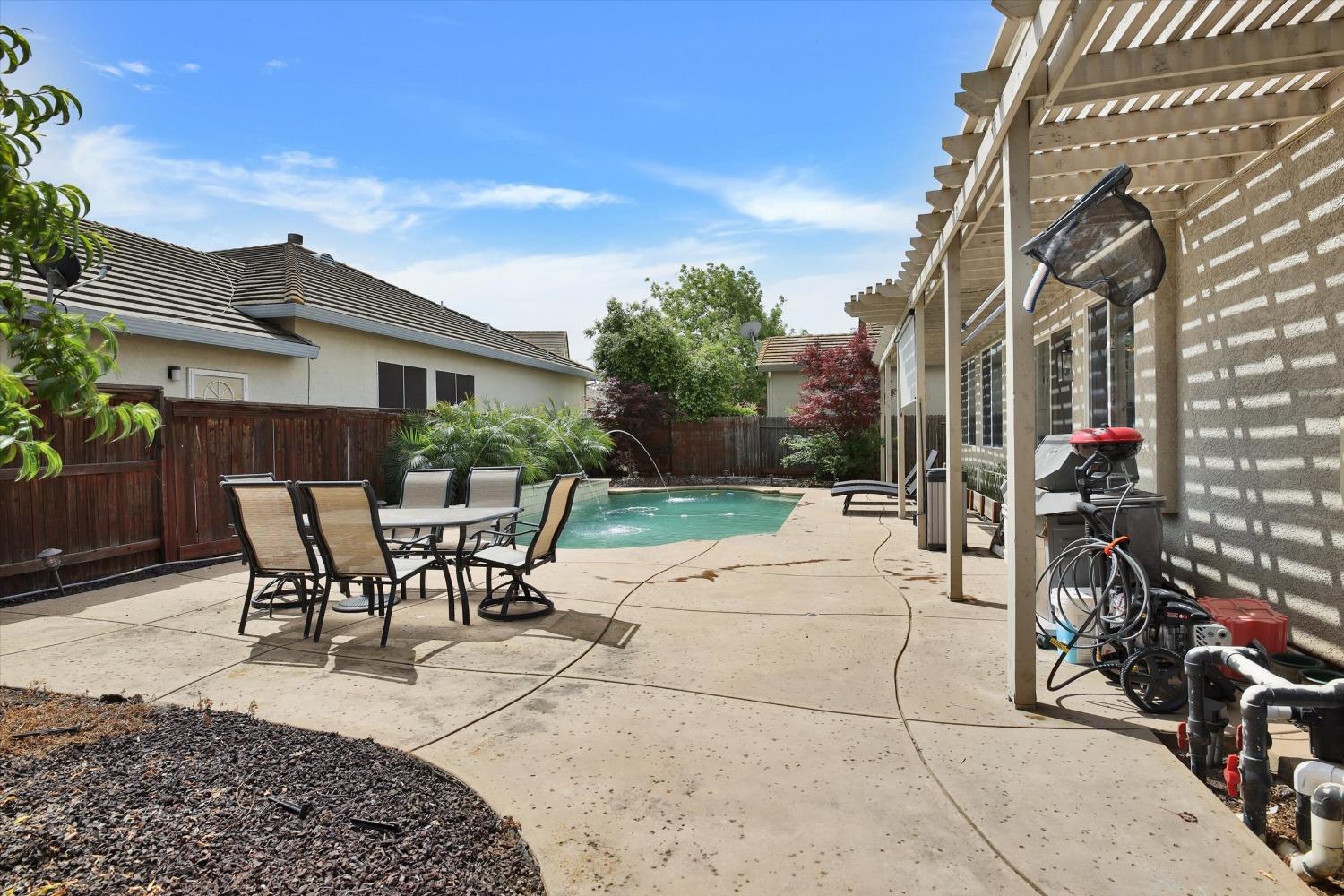 Detail Gallery Image 60 of 65 For 9500 Chicory Field Way, Elk Grove,  CA 95624 - 5 Beds | 4 Baths
