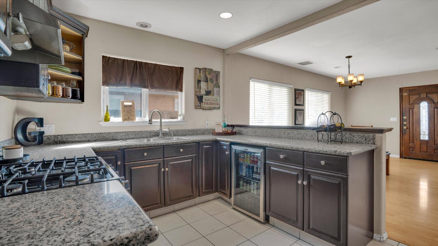 Detail Gallery Image 8 of 19 For 1175 Whitton Ave, San Jose,  CA 95116 - 3 Beds | 3 Baths