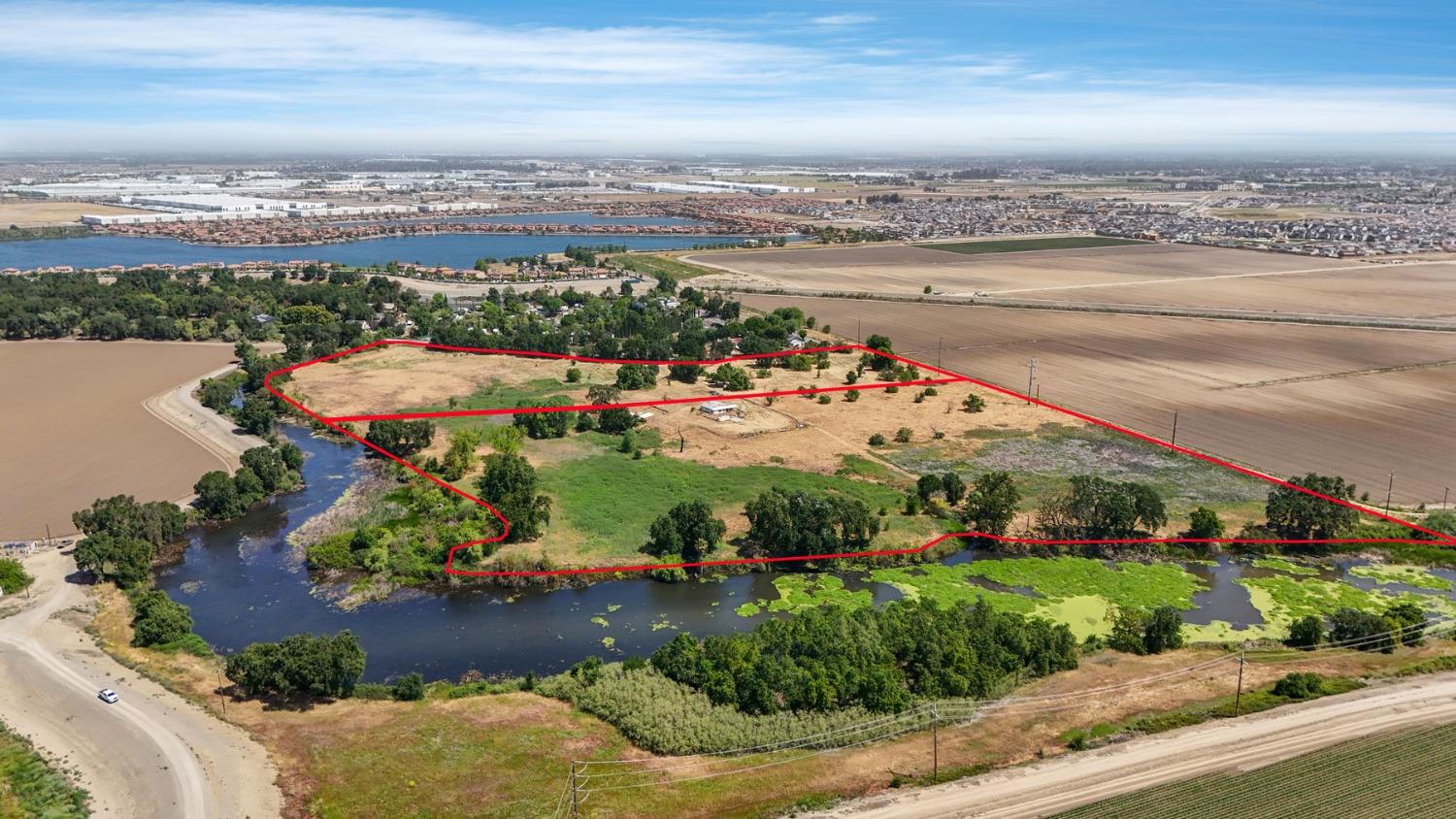 Detail Gallery Image 4 of 27 For 1390 Williamson Rd, Manteca,  CA 95337 - 3 Beds | 1 Baths