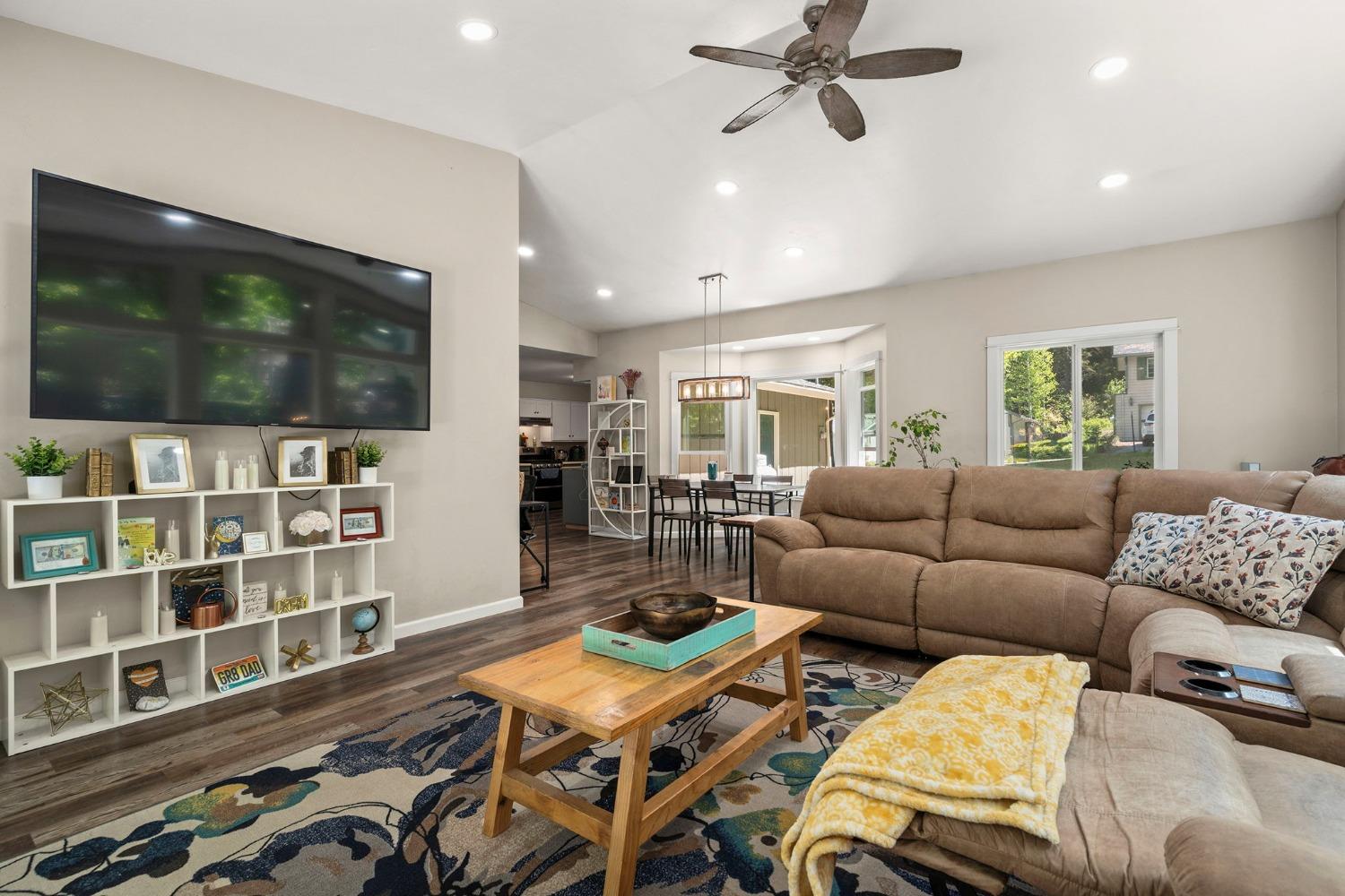 Detail Gallery Image 6 of 23 For 373 Alder St, Quincy,  CA 95971 - 3 Beds | 2 Baths