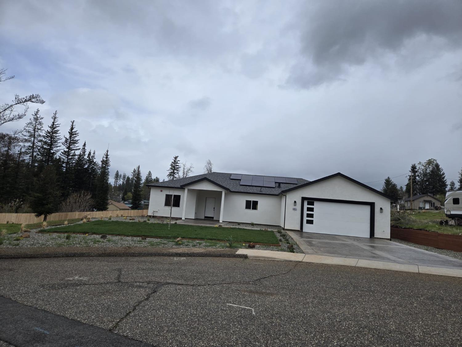 Detail Gallery Image 2 of 35 For 1671 Sweetbriar Ln, Paradise,  CA 95969 - 3 Beds | 2 Baths