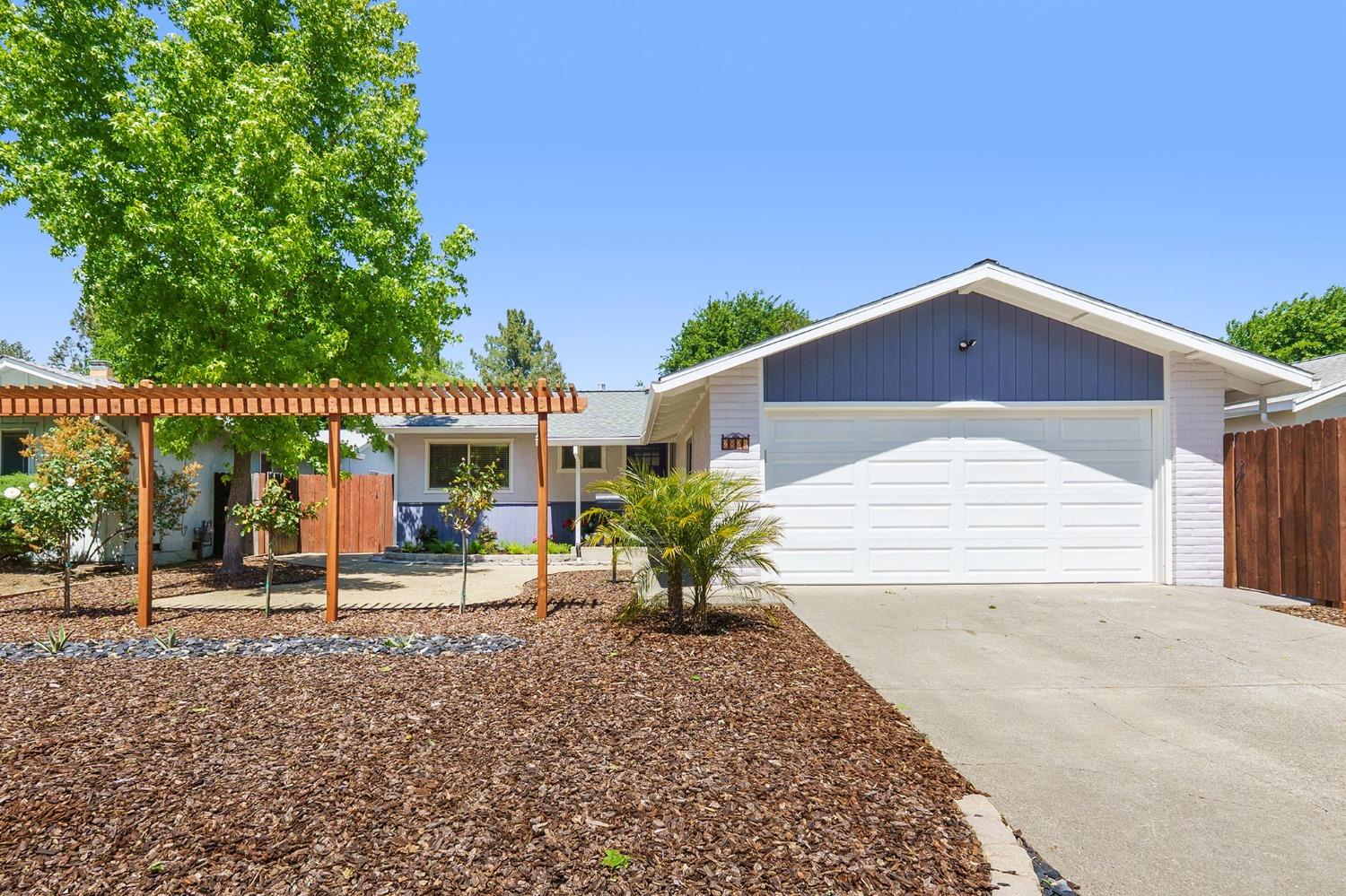 Detail Gallery Image 2 of 30 For 2821 Loyola Dr, Davis,  CA 95618 - 3 Beds | 2 Baths