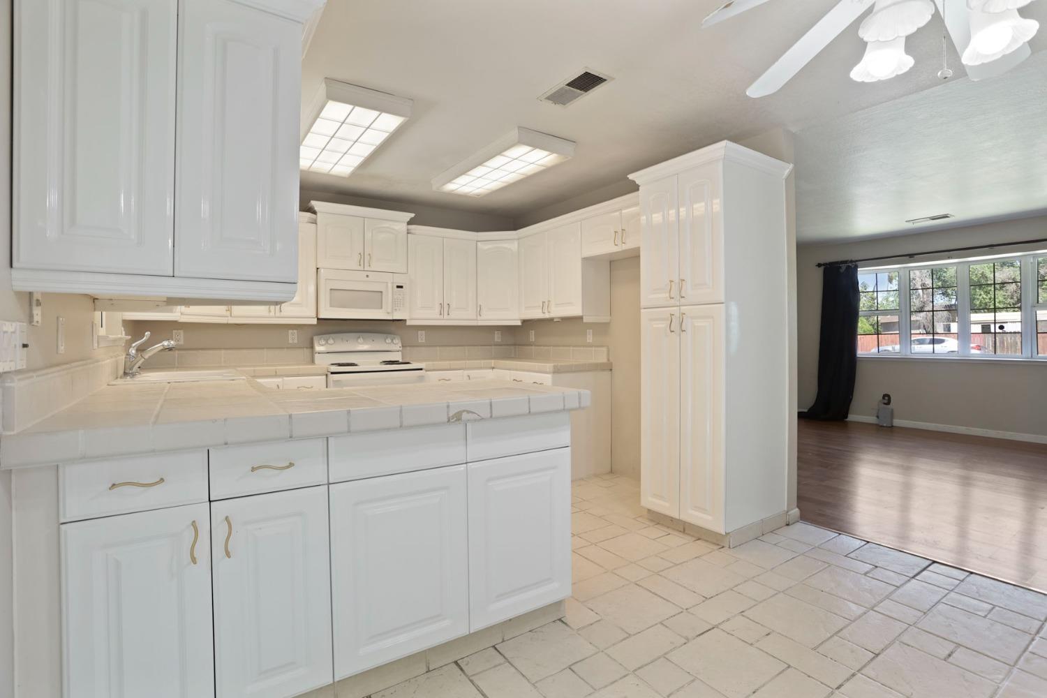Detail Gallery Image 16 of 40 For 133 S Carroll Ave, Stockton,  CA 95215 - 3 Beds | 2 Baths